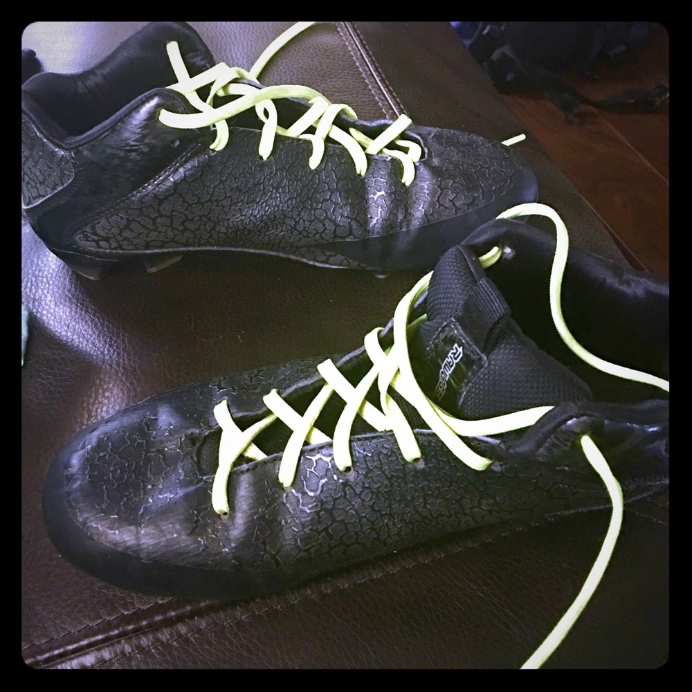 🏈🏈🏈Boys cleats for football
